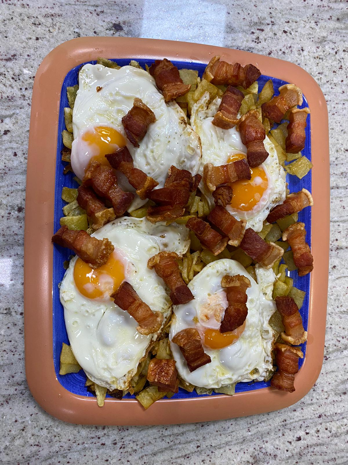 HUEVOS ROTOS CON TORRECNOS DE SORIA